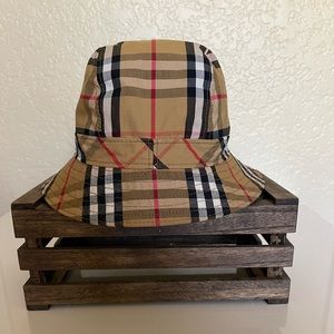 Burberry bucket hat